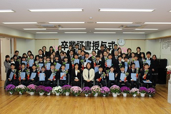 梼原学園6年生の卒業式が行われました。