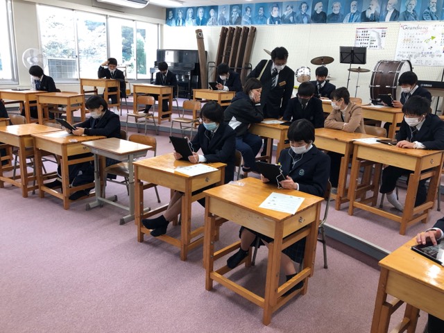 FD294DF4-5A18-4484-B122-7FFF6284C0CC